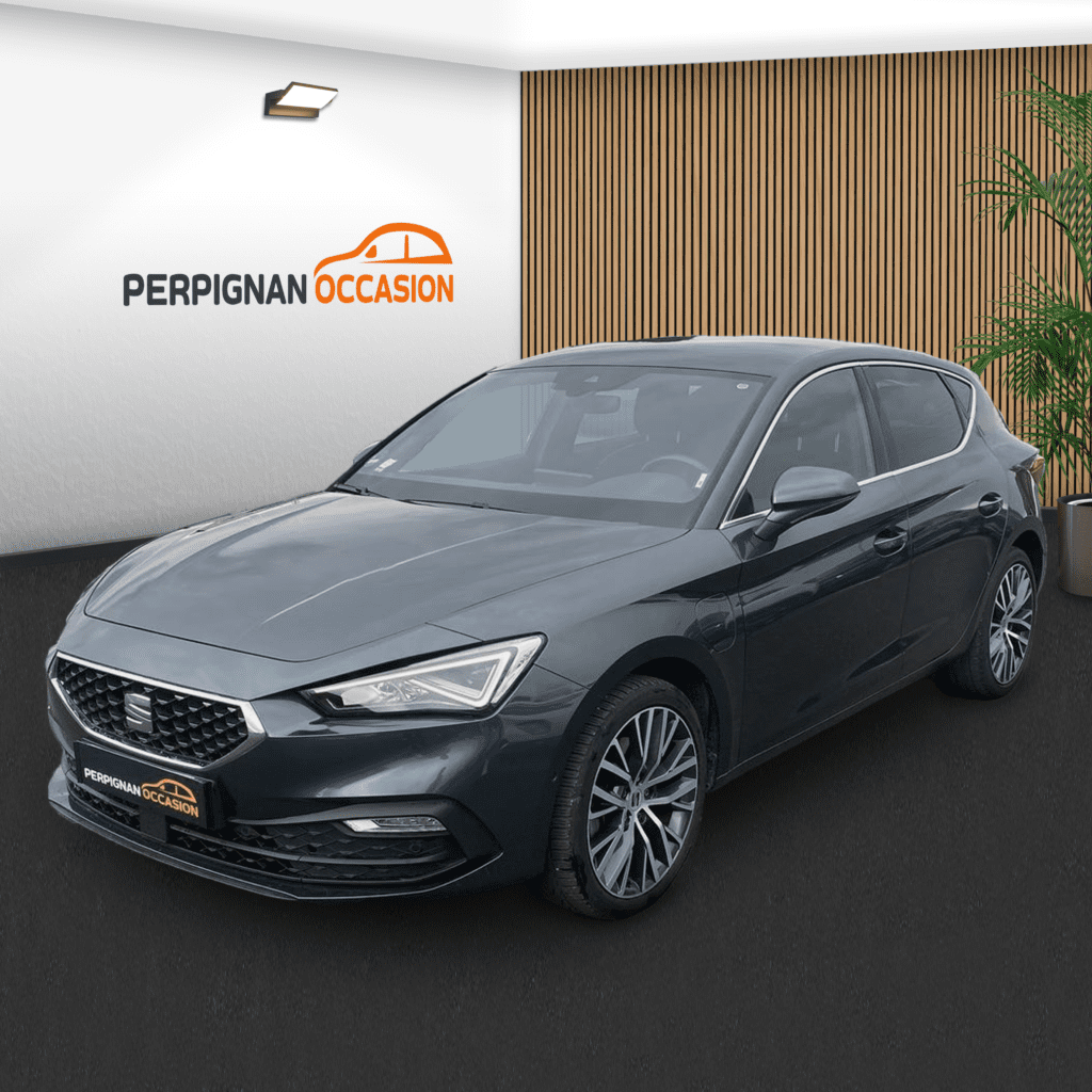 Seat Leon eHybrid Xcellence grise d'occasion à Narbonne – vue avant / voiture occasion Narbonne