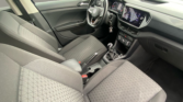 Intérieur Volkswagen T-Cross – tableau de bord et sièges avant d’un SUV d'occasion / voiture occasion Narbonne
