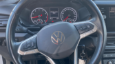 Volant Volkswagen T-Cross blanche – intérieur du SUV d'occasion à Narbonne / voiture occasion Narbonne