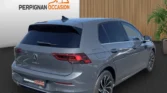 Vue arrière Volkswagen Golf 8 grise claire, garage à Narbonne